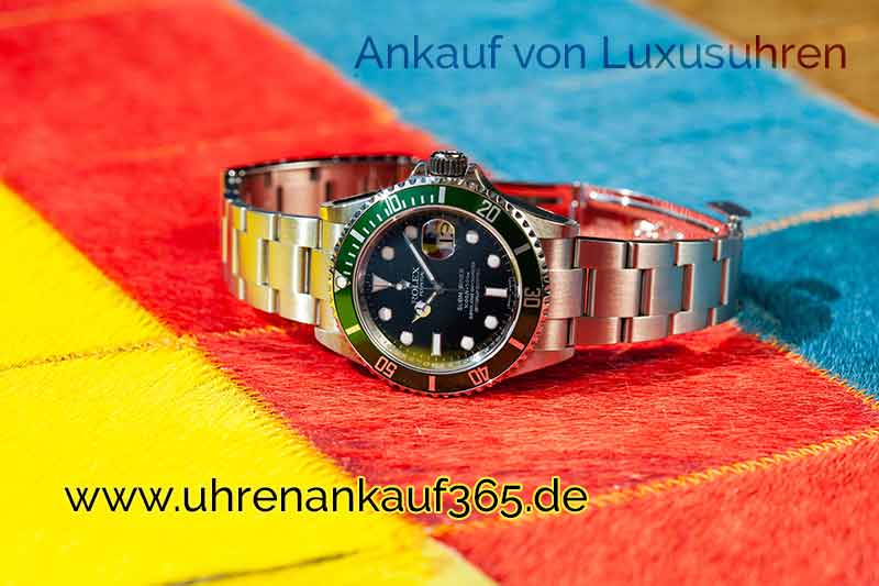 Foto einer Rolex-Uhr im Uhren Ankauf Bonn auf einem dreifarbigen Untergrund